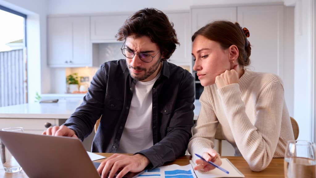Oracle Square — research backdrop for comparing online business ideas